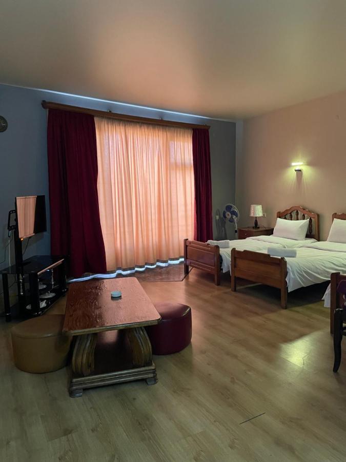 Hotel Era Tbilisi Esterno foto