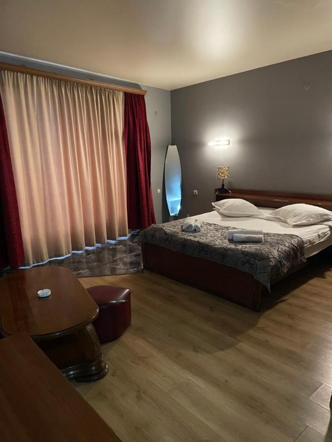 Hotel Era Tbilisi Esterno foto