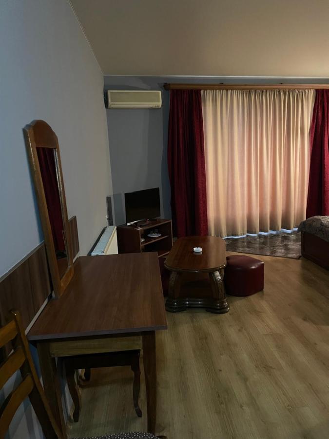 Hotel Era Tbilisi Esterno foto