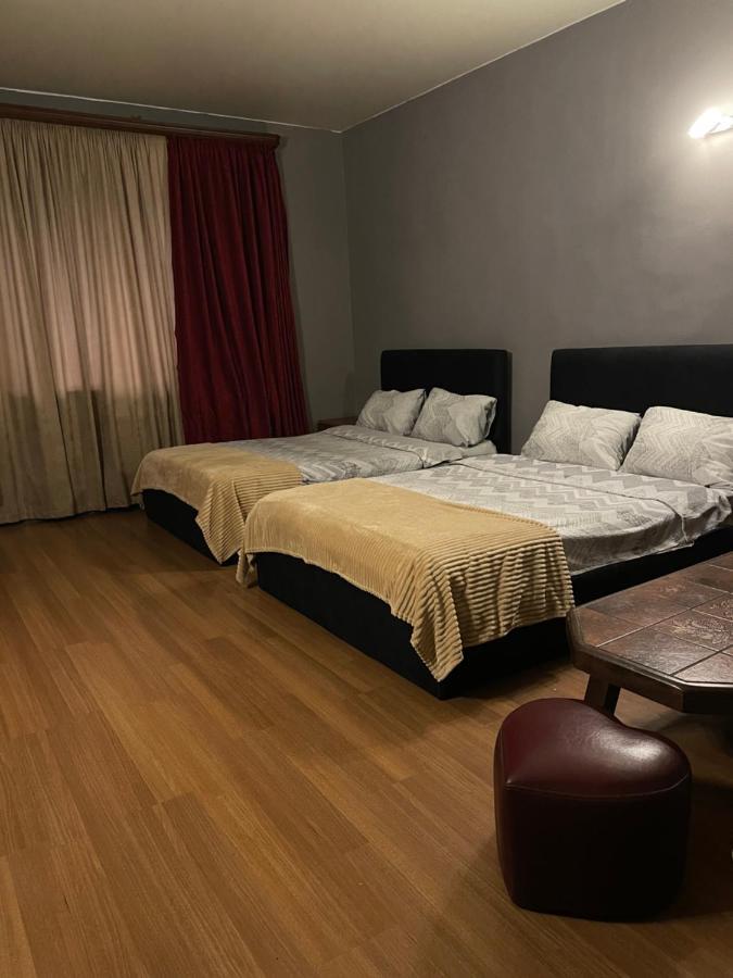 Hotel Era Tbilisi Esterno foto