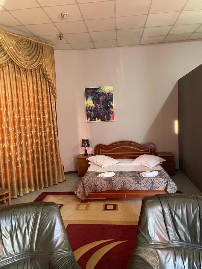 Hotel Era Tbilisi Esterno foto
