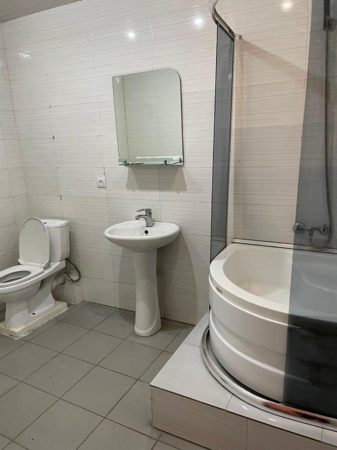 Hotel Era Tbilisi Esterno foto